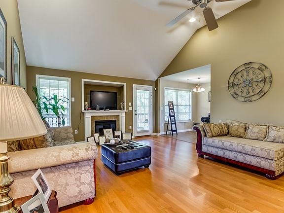 3rd image of 5003 Windsor Ln