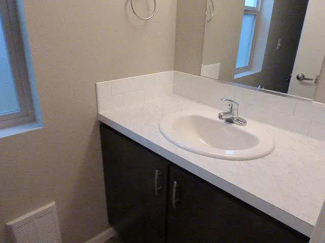 515 W 5th St — Photo 4