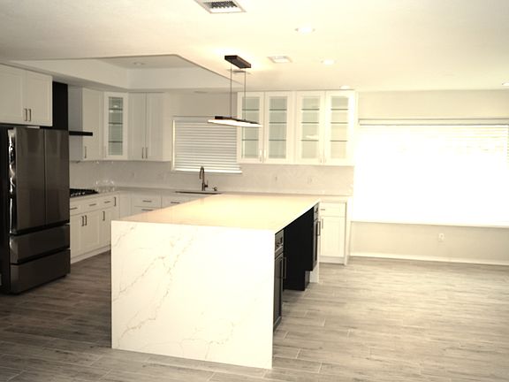 2nd image of 2721 Timberleaf Dr