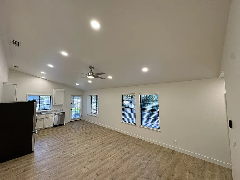 1515 Arcadian Ave — Photo 5