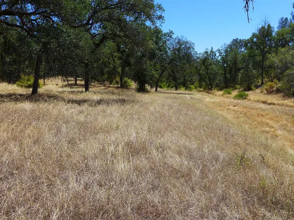 30 Aloha Rd, Bella Vista, CA 96008