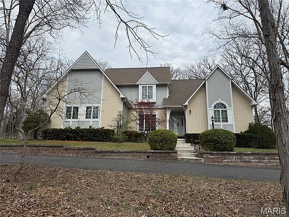 2nd image of 900 Country Ln