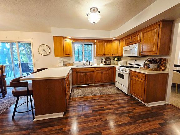 5th image of 815 23rd St SW