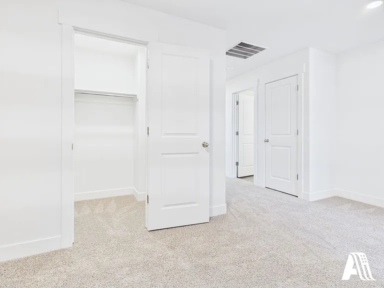 447 E 650 N — Photo 13