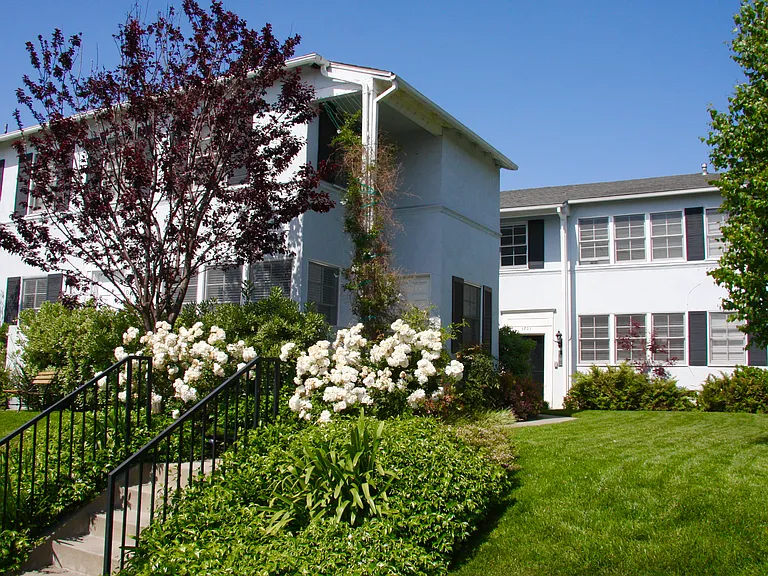 1701 S Stearns Dr — Photo 1