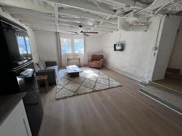 1209 Pinehurst Pl — Photo 1