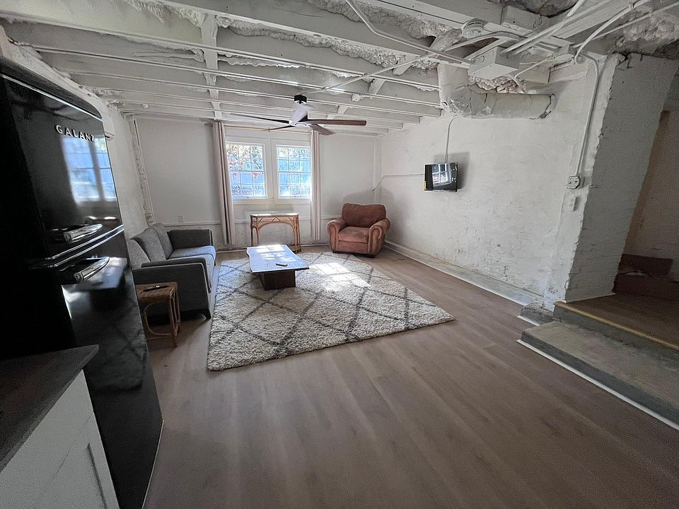1st image of 1209 Pinehurst Pl