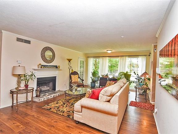 5th image of 702 Country Park Dr SE