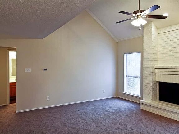 5th image of 308 W Meadowbrooke Dr