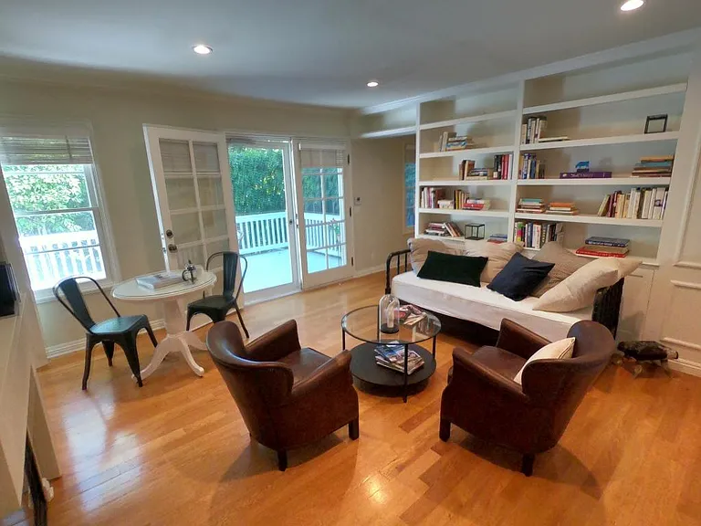 2285 N Beachwood Dr #12 — Photo 30
