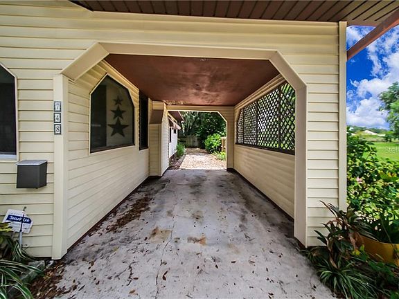 4th image of 748 Avenue D SW