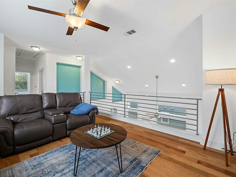 2313 Capulet St — Photo 21