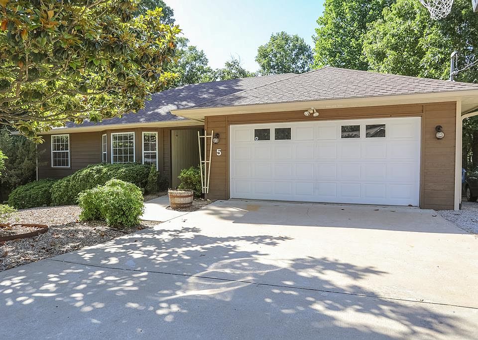 1st image of 5 Cherhill Dr