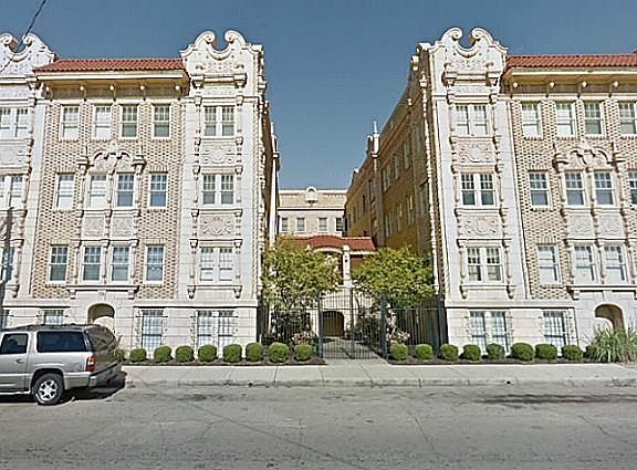 3rd image of 729 W Grand Ave