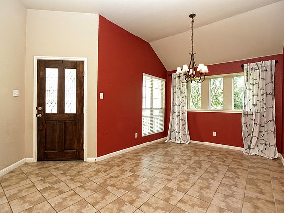 4th image of 398 Westbury Ln