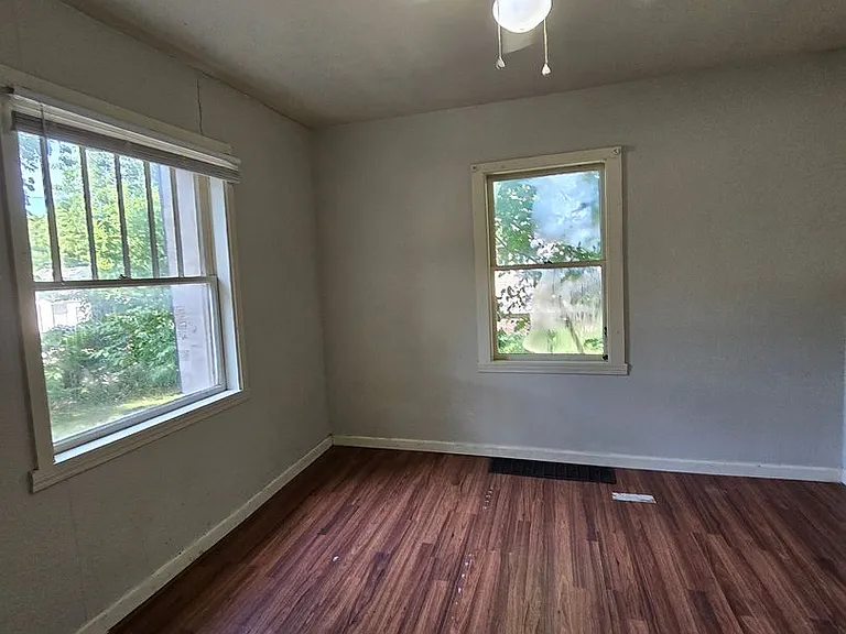 1521 W State St — Photo 4