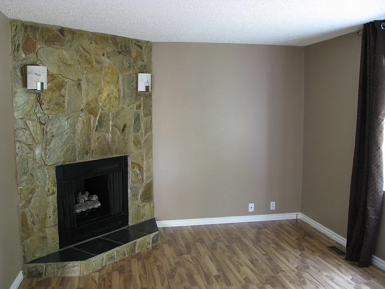 839 Village Dr — Photo 4