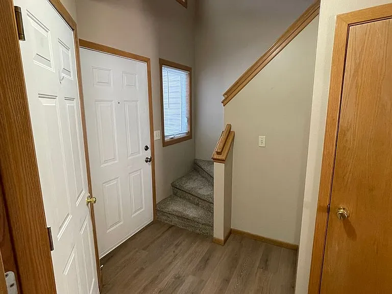 1801 Red Dale Dr — Photo 2