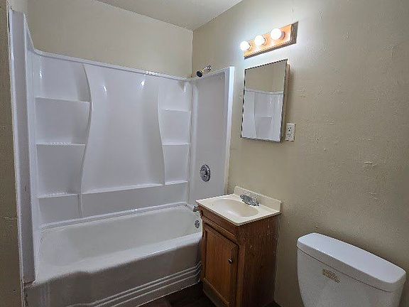 5th image of 925 E Dakota Ave #925