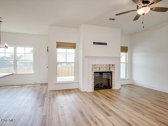 2nd image of 814 Sweetgrass Cir