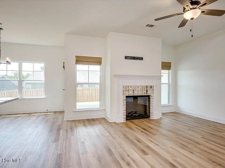 814 Sweetgrass Cir — Photo 2