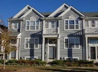 905 Emerald Dr, Hampshire, IL 60140