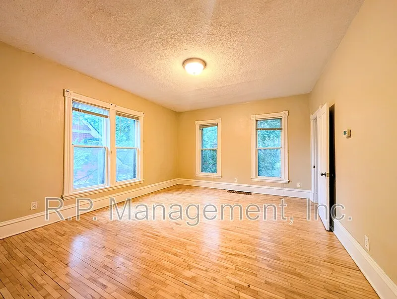 Studio, 1.0 bath, 545 sqft, $1,050 — Photo 2