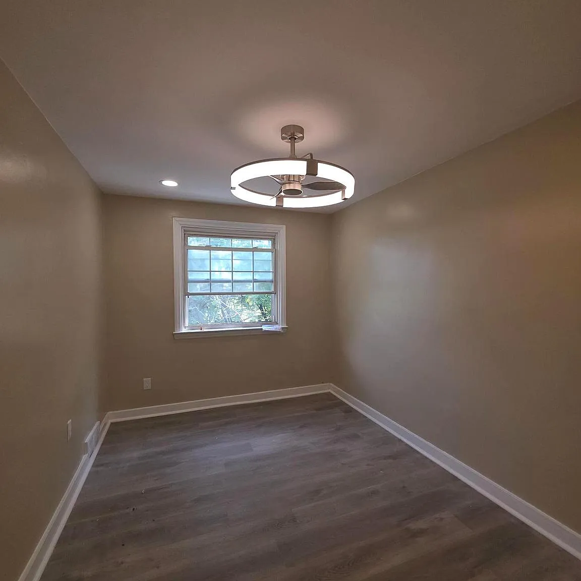 3 bed, 1.5 bath, 1120 sqft, $1,800 — Photo 4