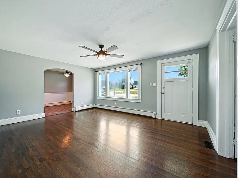 1266 18th St NE — Photo 2