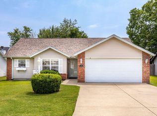 215 Pickett Ridge Ct, Kirbyville, MO 65679