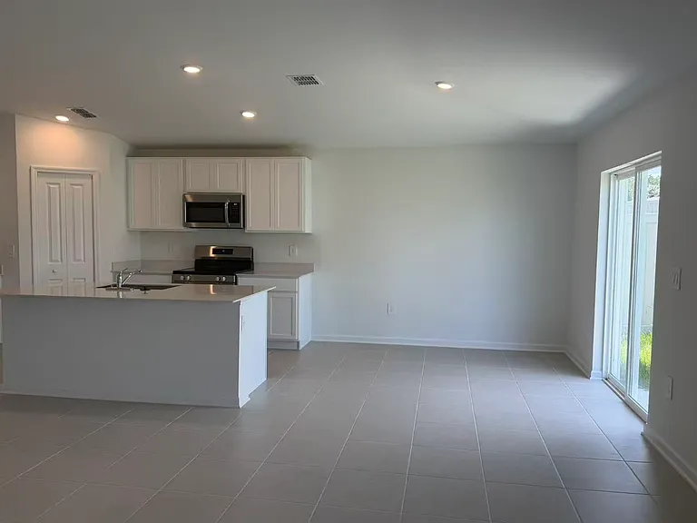 391 Artemis St — Photo 2