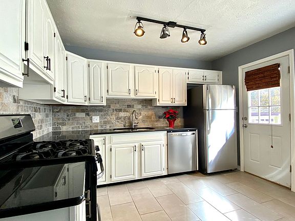 5th image of 636 E Frolich Dr