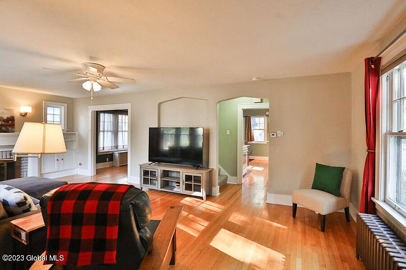 5th image of 1318 Garner Avenue