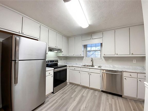 2nd image of 2650 Jackson Rd