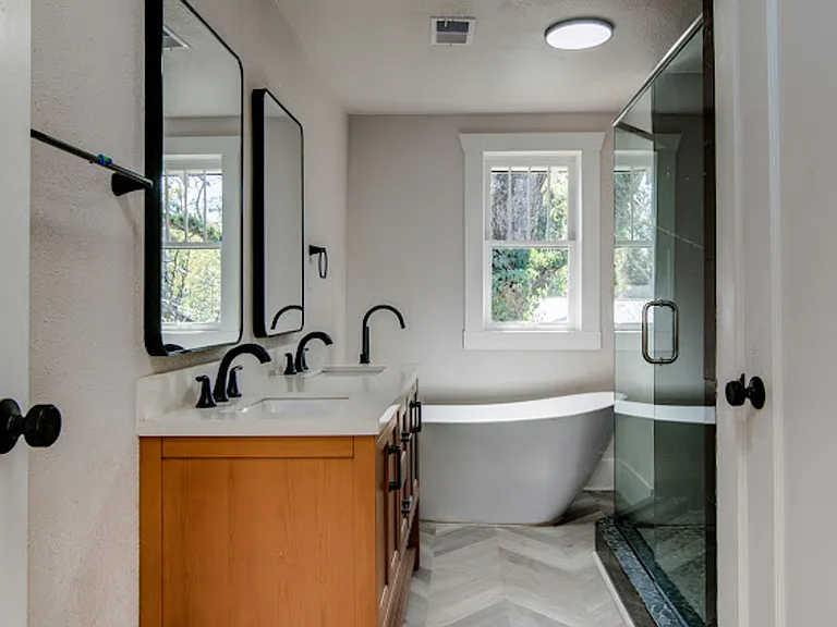2301 Pecan St — Photo 17