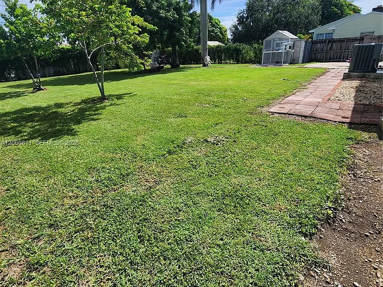 771 NW 15th St — Photo 3