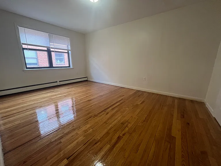 241 Laurel St #B5 — Photo 6