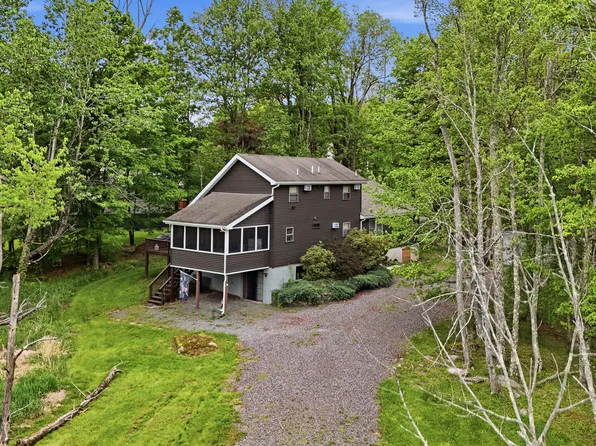 46 Forest Ln, Lake Ariel, PA 18436