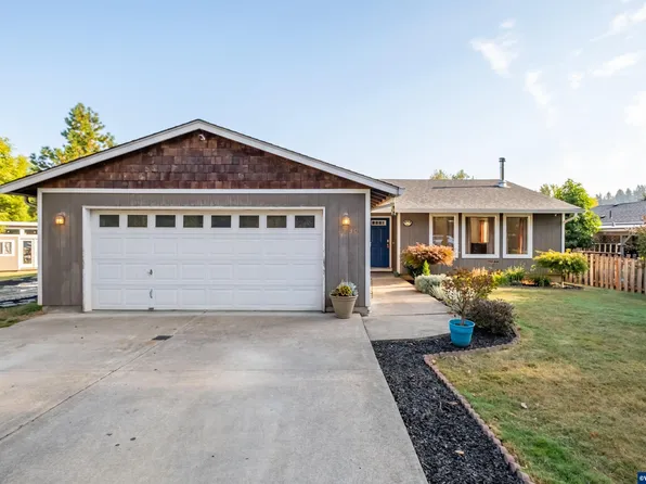 1730 Cedar St, Sweet Home, OR 97386