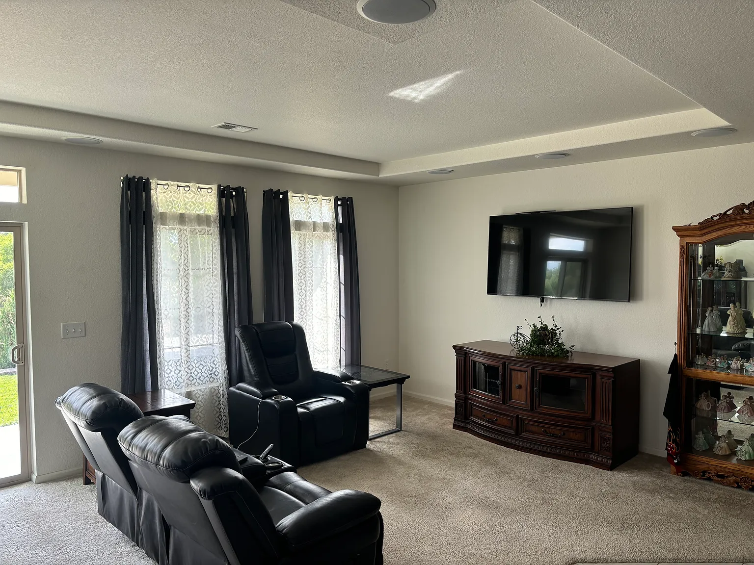 3 bed, 2047 sqft, $3,800 — Photo 1