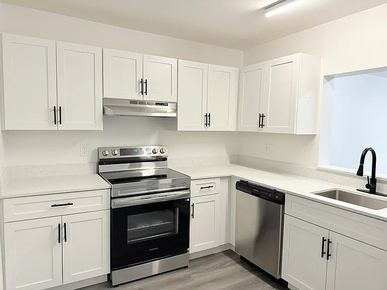 Somerset Grove Apartments — Photo 8