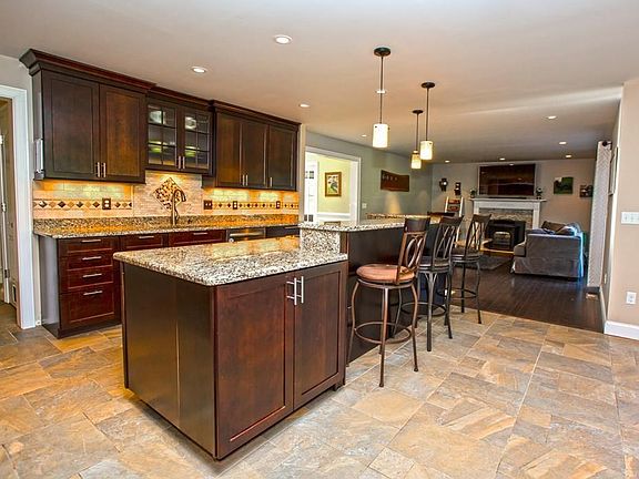 3rd image of 22 Willowbe Ct
