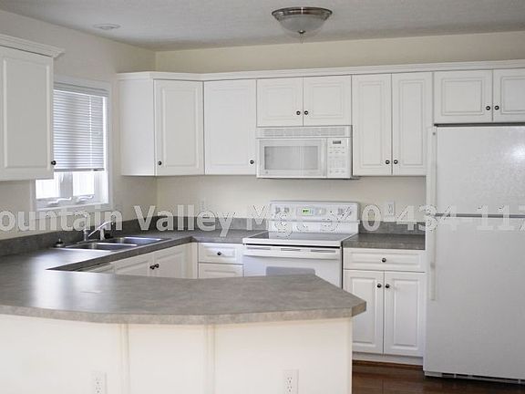 Sunny Modern Kitchen