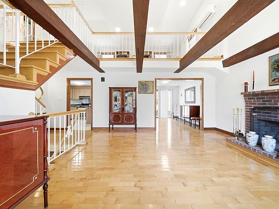 4th image of 15 Sparhawk Dr