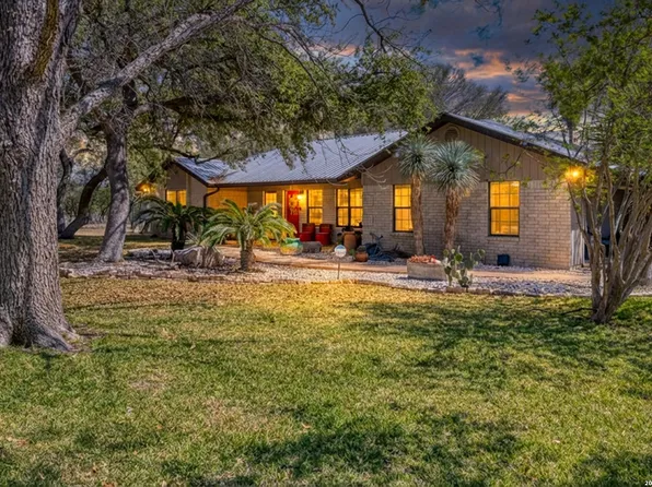 160 Beavers, Uvalde, TX 78801