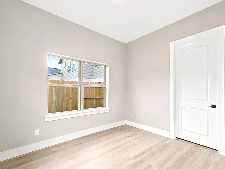 2610 Liguria Ln — Photo 29