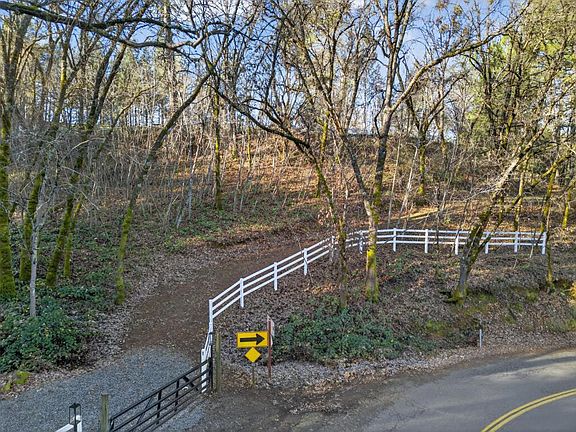 5th image of 745 Crother Rd