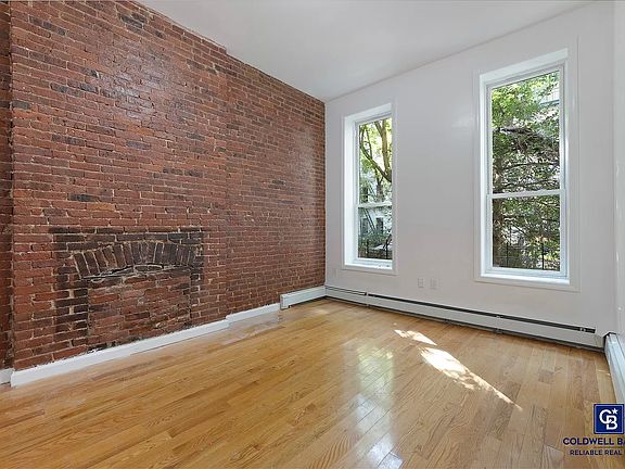 3rd image of 160 E 105th St