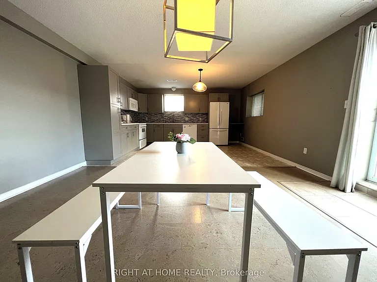 590 Arbour Cres — Photo 26