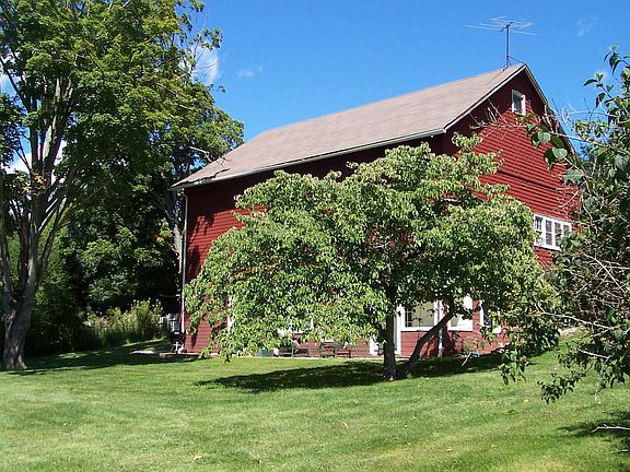 Huge 2 bay post and beam barn with 1500sf apartment